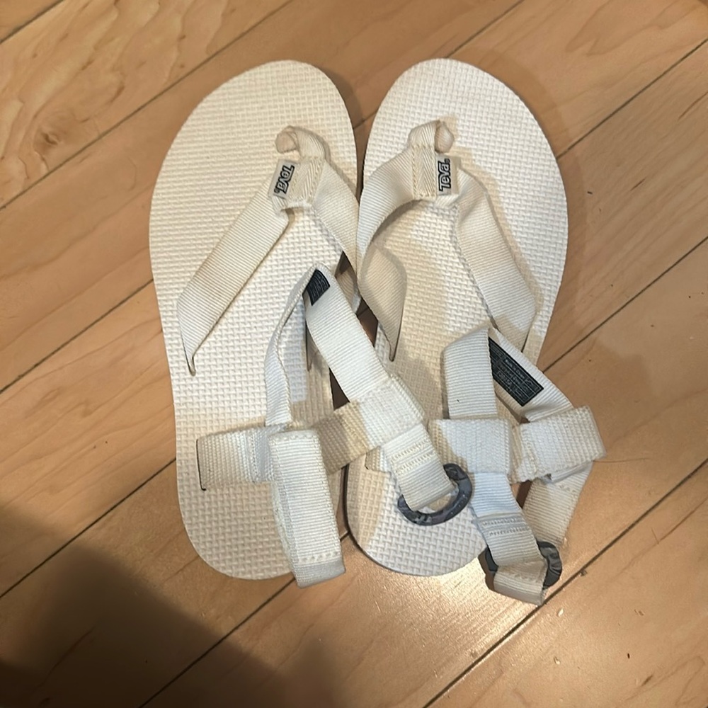 Teva sandal in cream